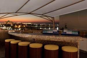 Azura Panoramic Lounge